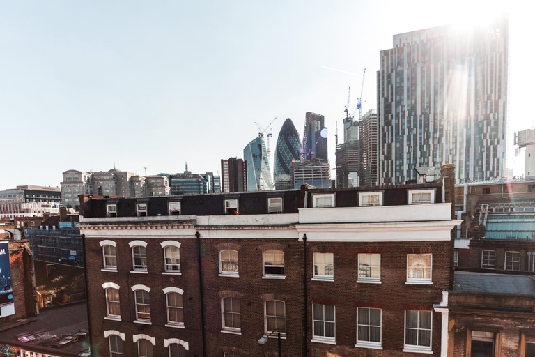Others 3, Private en-suite Room @ Liverpool street, Brick Ln, London