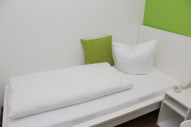 Bedroom 3, Hostel S16, München