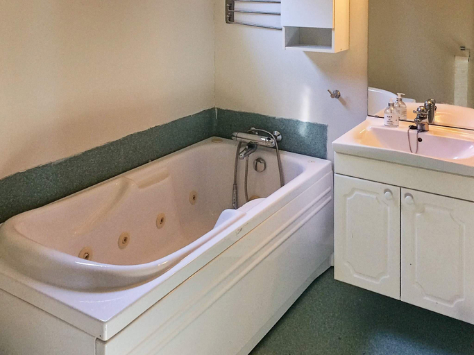 Bathroom, person holiday home in Hovag, Lillesand