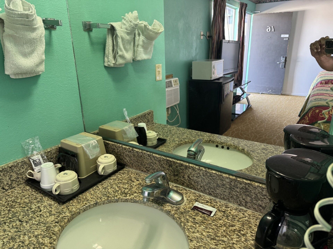 Bedroom 5, WESTERN STATESINN, San Luis Obispo
