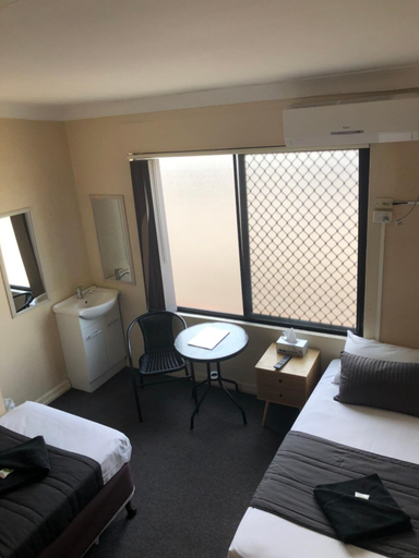 Bedroom 3, Kingsford Riverside Inn, Hamilton