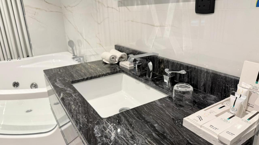 Bathroom 4, فندق رويال دايموند إحدى فنادق مجموعة لوريف By Le Reve Company, Taif