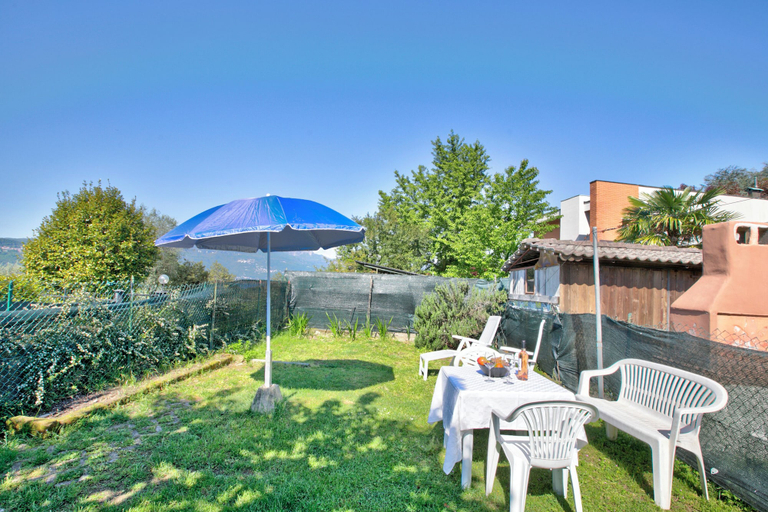 Outdoor dining 4, Casa Arianna Garden, Varese