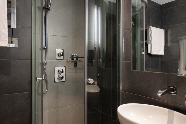 Bathroom 4, Montcalm Brewery, London