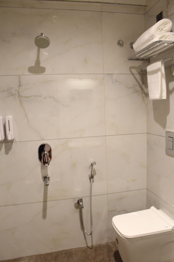Bathroom 5, The Vantage Inn, Hyderabad
