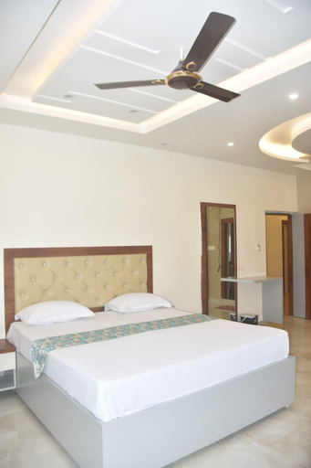 Bedroom 3, Hotel Aastha & Banquets, Patna