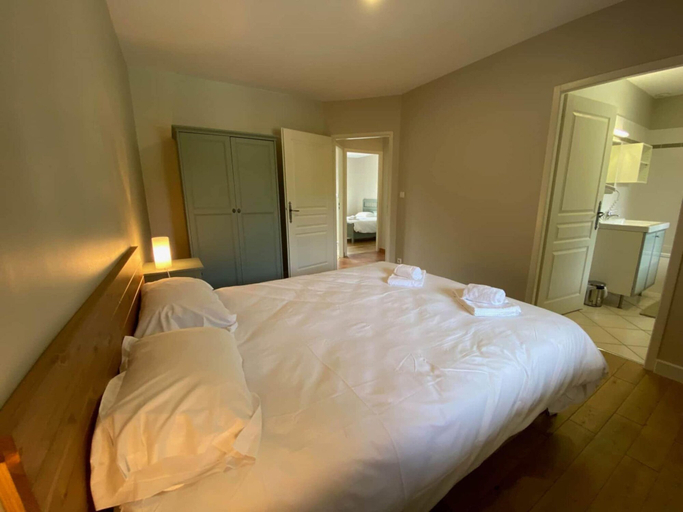 Room 2, Luxury Villa With Covered Terrace in Chalais, Charente