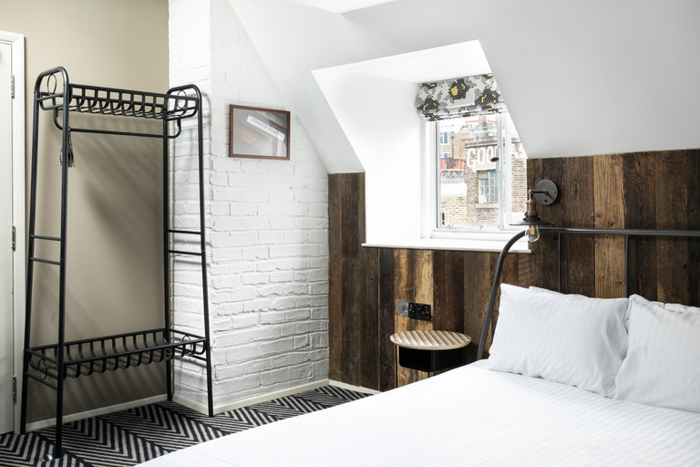 Bedroom 2, Publove @ The Rose & Crown, London