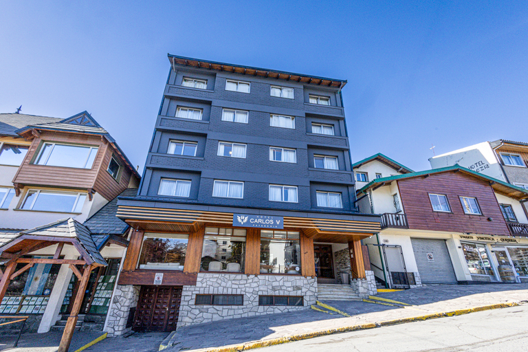 Exterior & Views