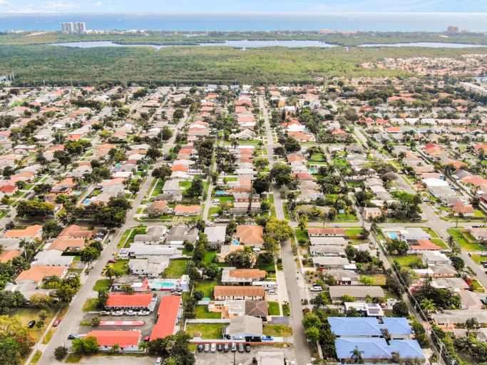 Others 4, Private Heated Pool & Lovely Home, Broward
