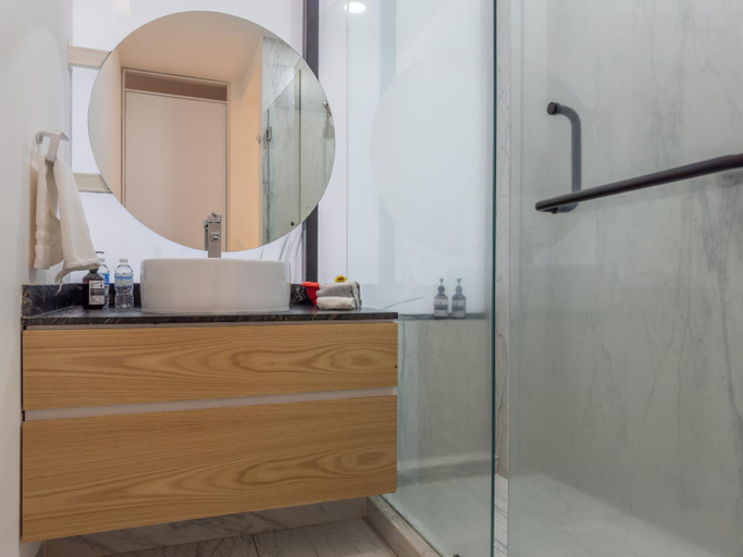 Bathroom 5, Quiet Stylish Studio, Smart TV, Six Flags 1k, Mexico City
