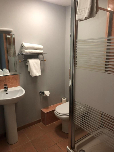 Bathroom 3, The Beeches Hotel & Leisure Club, Nottinghamshire