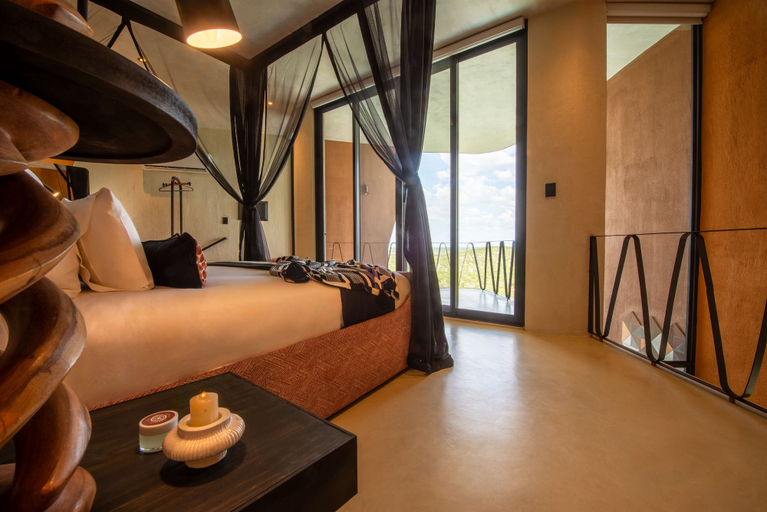 Bedroom 3, The Ekipa, Uuvudhiya