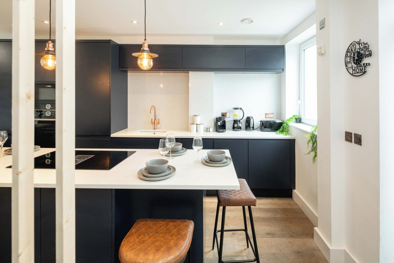 Private kitchen 2, Superb 3bedroom House in Greenwich With Parking, London