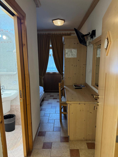 Others 4, Hotel 2000, Sondrio