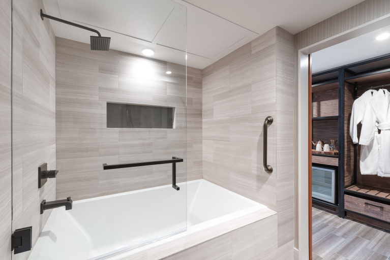 Bathroom 5, Salish Lodge & Spa, King