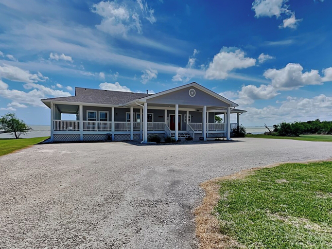 Exterior & Views 1, Papa's Place by Miss Kitty’s, Refugio