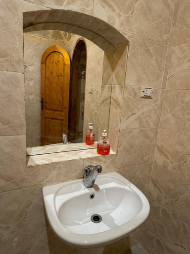 Bathroom 3, Pidgeon Lodge - Tunis Village, Yusuf as-Sidiq