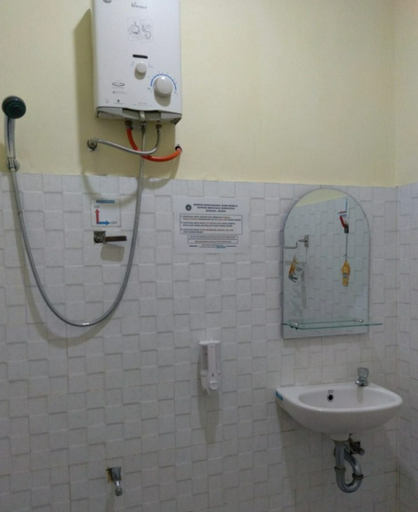 Bathroom 5, Hotel Ikhwan, Wonosobo