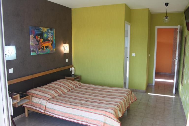 Bedroom 4, Hotel de la plage, Var