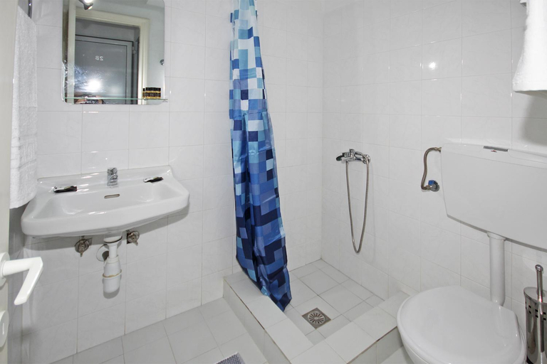 Bathroom 5, Hotel Elena, Central Macedonia