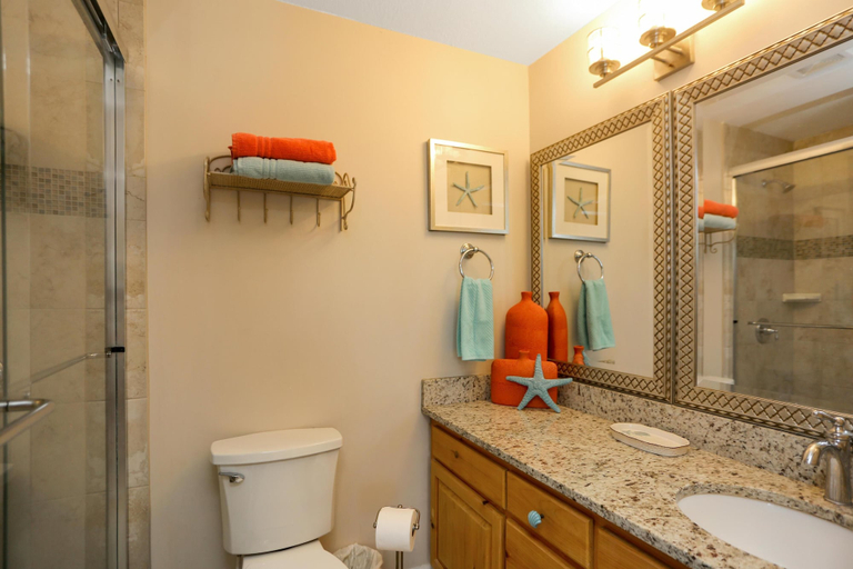 Bathroom 4, Sea Joy, Gulf