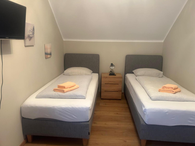 Bedroom 2, Gasthof mit Seeterasse & Appartements Zur Landeroith, Vöcklabruck