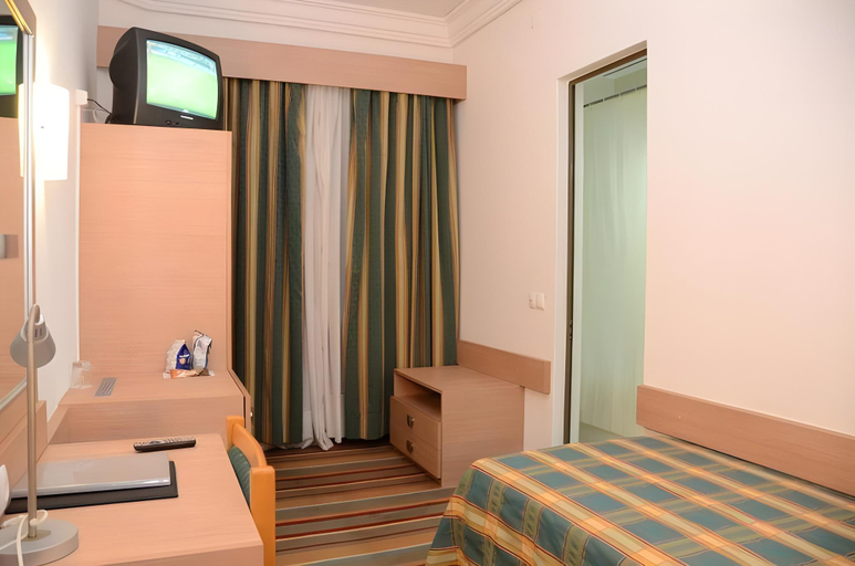 Bedroom 4, Flamingo, Lisbon