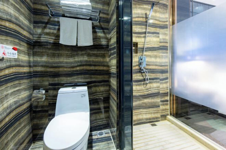 Bathroom 4, Tianhai Hotel (Jiujiang The Second Yangtze River Bridge Harbor), Jiujiang
