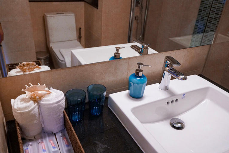 Bathroom 4, Wow, Gorgeous Sunsets 5 Star Beach Condo (Netflix), Klaeng