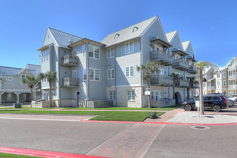 Exterior & Views 2, Nautical Launch TC 1207, Nueces