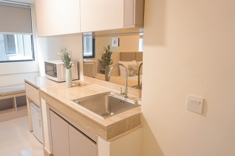 Others 4, Homey and Minimalist Studio Apartment Meikarta By Travelio, Cikarang