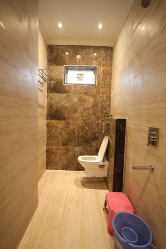 Bathroom, RADHA BIHARI NIKUNJ INN & RESTAURANT, Mathura