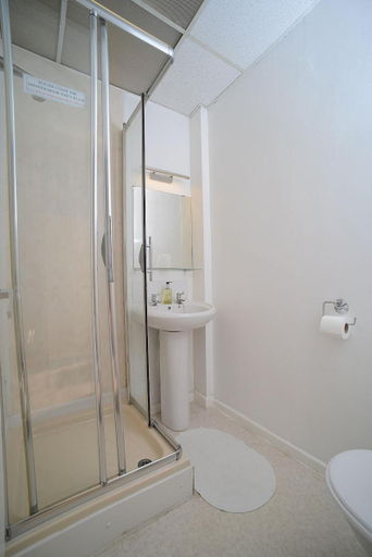 Bathroom 4, The Arncliffe Hotel, Blackpool