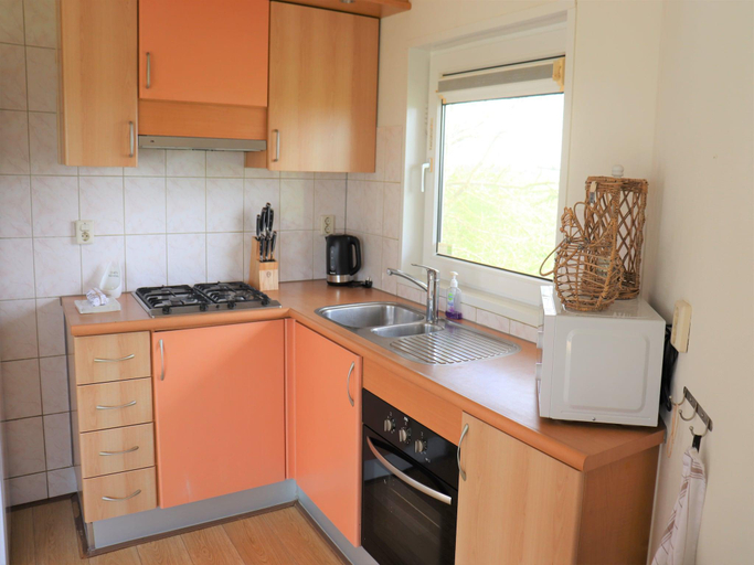 Others 4, Chalet with Hot Tub, Suwald, Tytsjerksteradiel