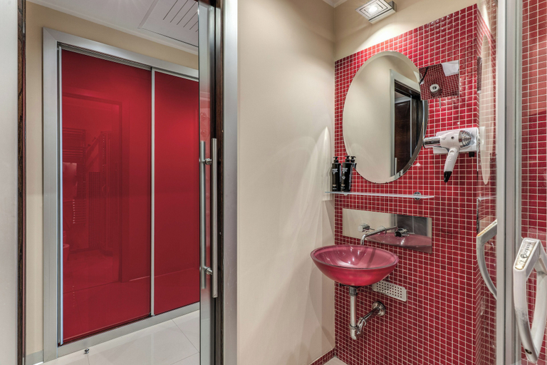 Bathroom 5, La Griffe Hotel, Rome