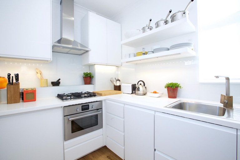 Others 4, English Retro 2BR apt, moments from Battersea Park, London