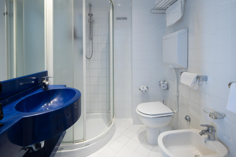 Bathroom 3, Hotel Oriente, Ravenna
