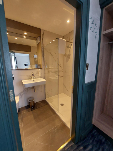 Bathroom 3, The Lansdowne Hotel, Dublin