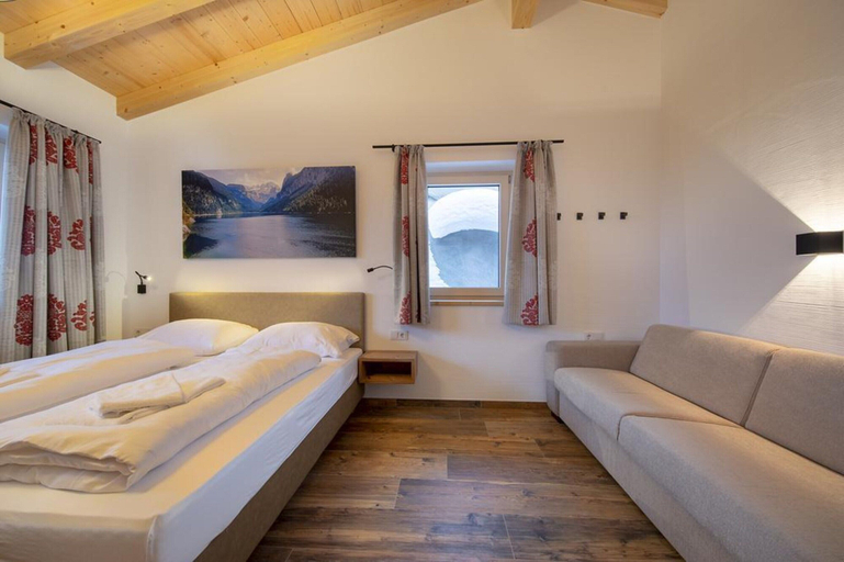 Room 4, Inviting Chalet in Neukirchen near Wildkogel Ski Arena, Zell am See