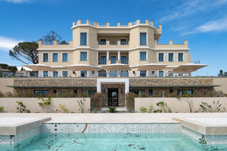 Exterior & Views