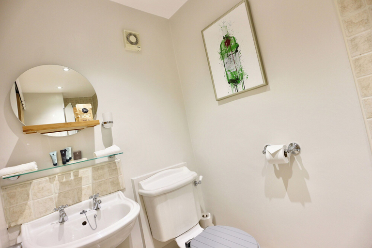 Bathroom 3, The Wensleydale Heifer, North Yorkshire