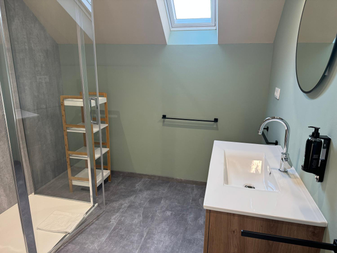 Bathroom 3, La Maison d'Irmine, Moselle