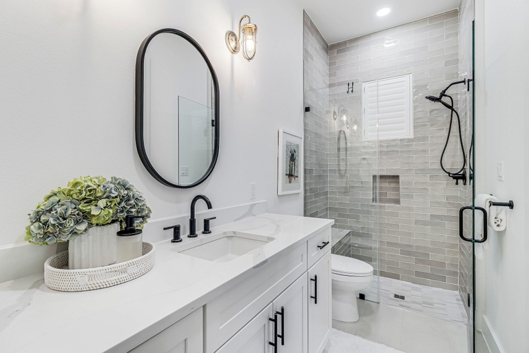 Bathroom 4, Sandy Cheeks 409 COA, Nueces