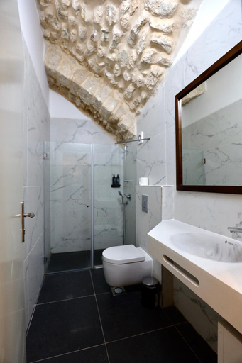 Others 3, Petrakis Inn, Jerusalem
