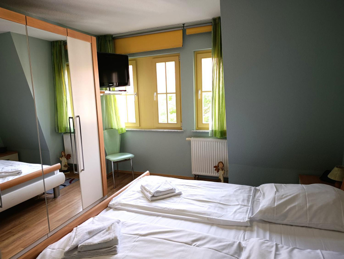 Bedroom 2, Unter den Kolonnaden 12, Rostock