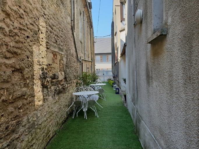 Garden 3, Attractive Apartment in Isigny-sur-mer Near Centre, Calvados