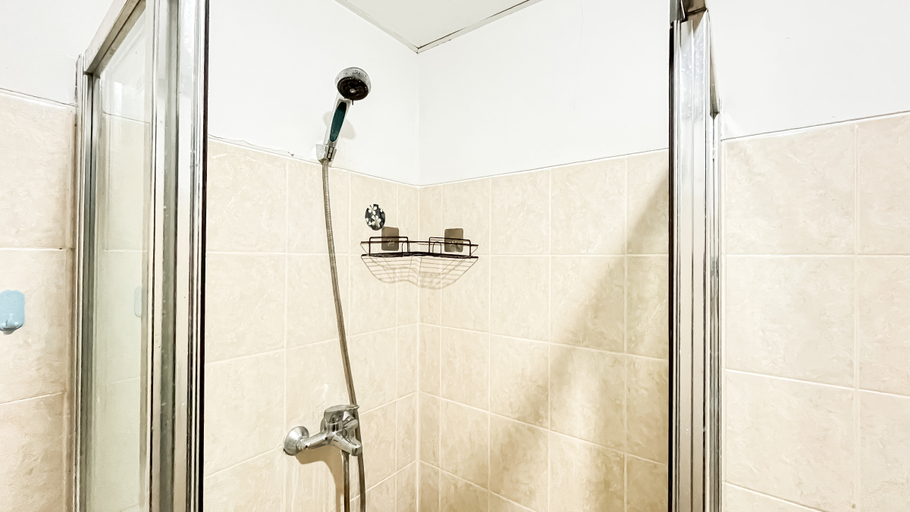 Bathroom 5, Cozy 1BR Apartment at The Wave Kuningan By Travelio, Jakarta Selatan