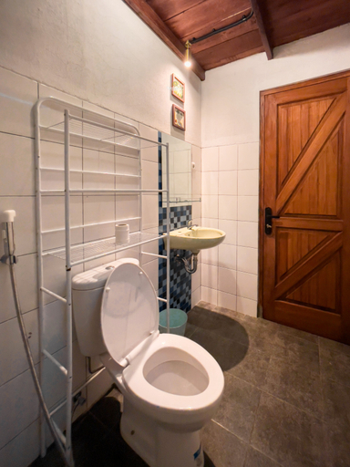 Bathroom 4, AA - 77 by Nginapsini, Bogor