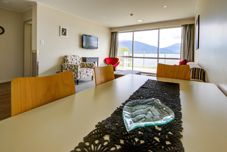 Others 5, Marakura Deluxe Motel, Southland